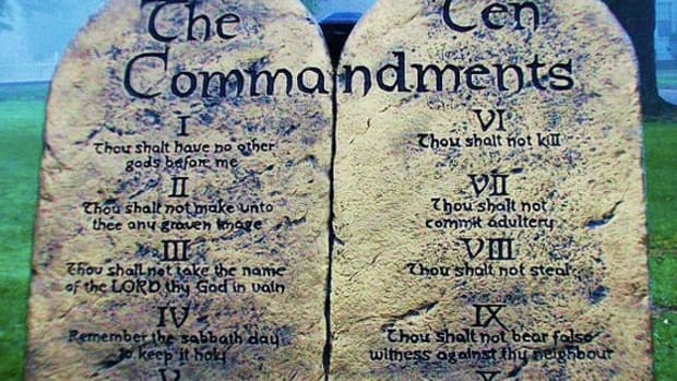 Atheist Group Has Commandments Statue Removed - Opposing Views