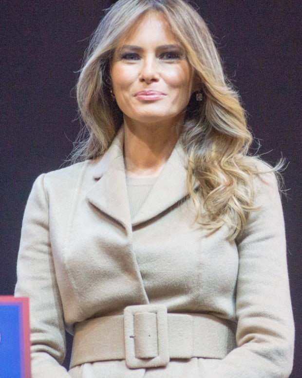 Melania Trump's Style Under Fire In Fashion Column (Photos) - Opposing ...