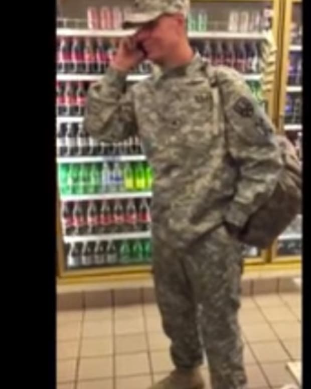 Stolen Valor Disabled Veteran Calls Out Man Wearing Brother S Uniform Video Opposing Views - roblox a fake soldier stolen valor is at target and getting