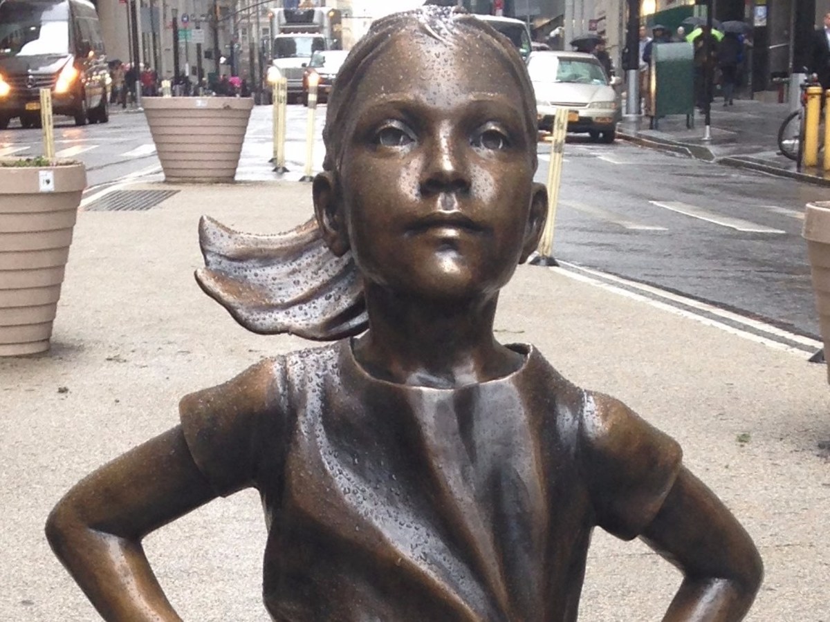 'Fearless Girl' Statue Dressed To Look Like Trump Fan (Photo ...