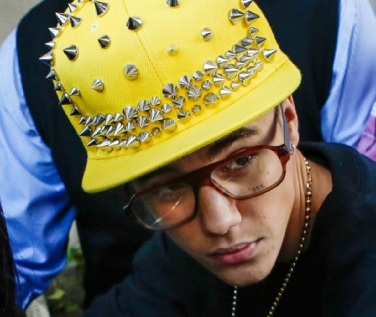 Justin Bieber Wears Bizarre Hat - Opposing Views