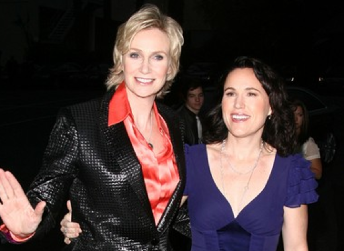 Jane Lynch is Divorcing Her Wife Lara Embry - Opposing Views