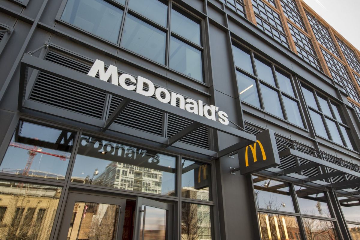 The exterior of a McDonald's restaurant, Photo Credit: Wikimedia