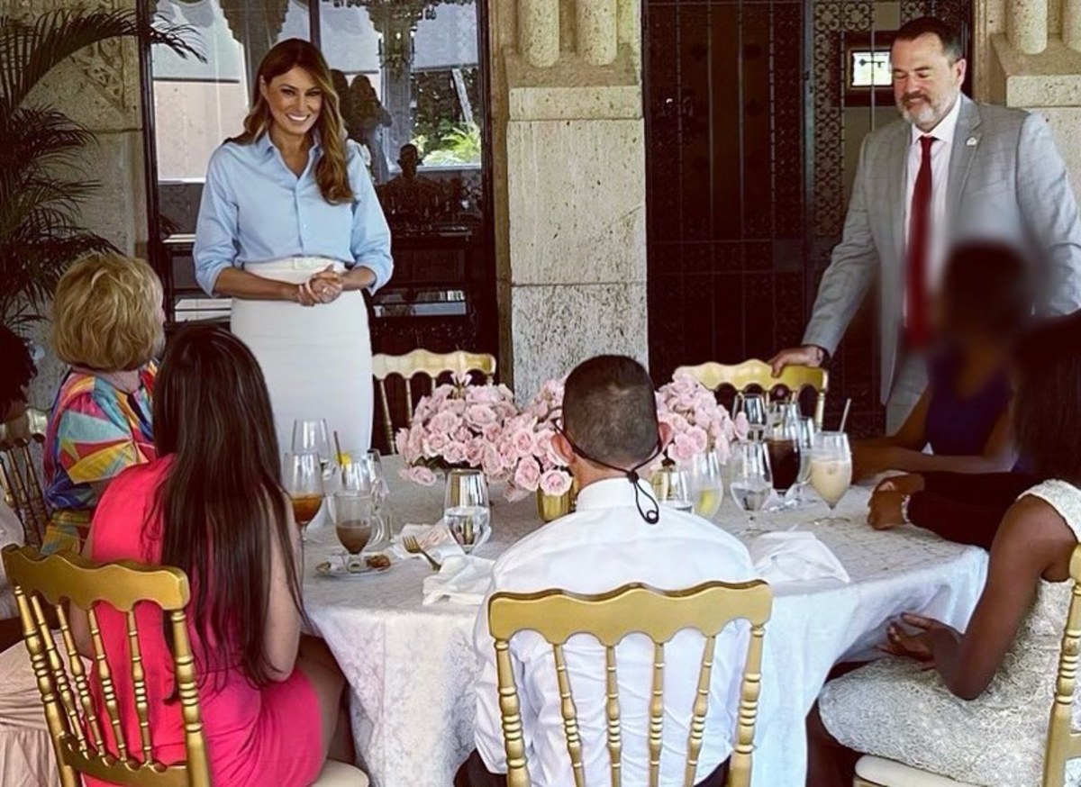 Melania Trump having a meeting with a group of people, Photo Credit: melaniatrump/Instagram