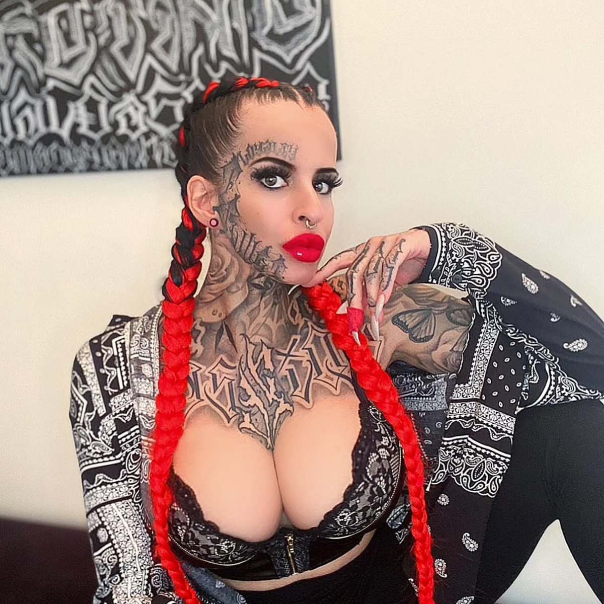 Toxii with much less tattoos on her body and face, Photo Credit: toxii.bodymod/Instagram